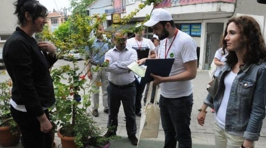 &Ccedil;evre İ&ccedil;in Kapı Kapı Dolaşıyorlar