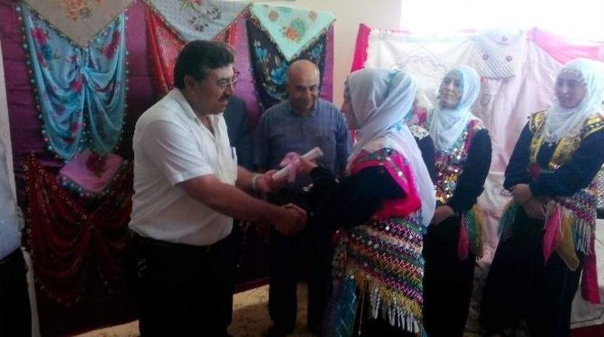 Kursiyerler El Emeklerini Sergiledi