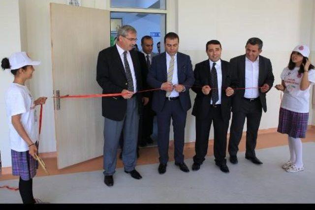 Erciş'te Bilim Fuarı Ve Kütüphane Açıldı