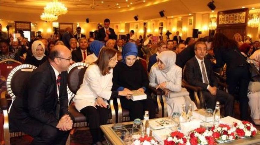 Emine Erdoğan: Sağlık Sorunlarını Halletmeden T&uuml;rkiye'yi Kalkındıramayız