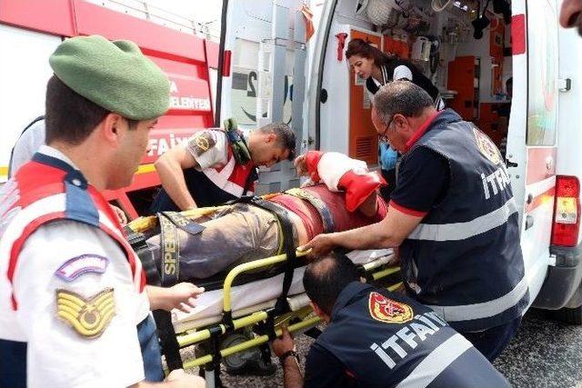 Yunak’da Kamyon Şarampole Devrildi: 2 Yaralı 1