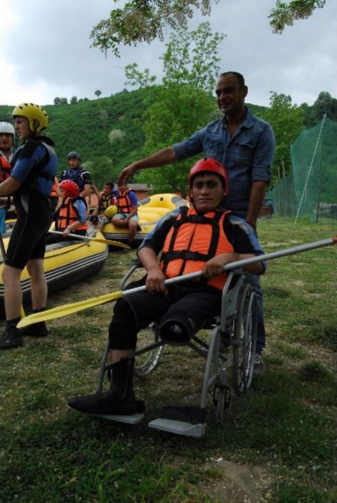 Engelli &Ccedil;ocukların Rafting Heyecanı