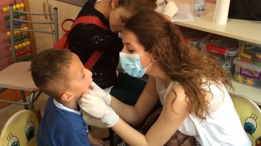 &Ouml;ğrencilere &Uuml;cretsiz Diş Fır&ccedil;ası Ve Macun