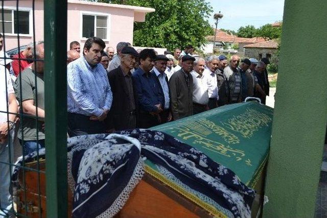 Sağlık Bakanı M&uuml;ezzinoğlu&rsquo;nun 2011 Se&ccedil;imlerindeki Afişinde Yer Alan Saliha G&uuml;l Hayatını Kaybetti 1