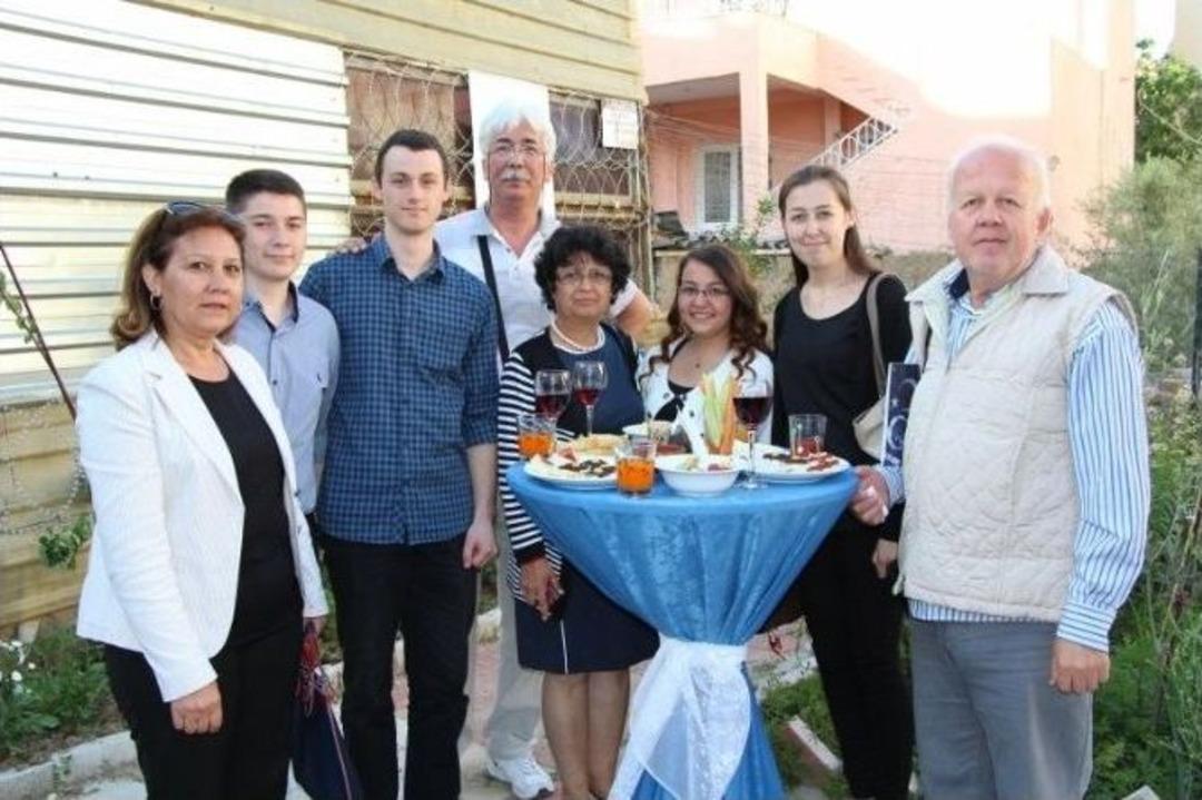 G&ouml;n&uuml;ll&uuml; Eğitmenler Sertifikalarını Aldı