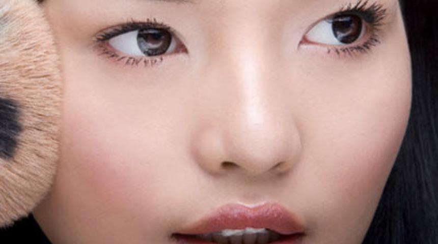 Erkekler kadınların ilk neresine bakar?