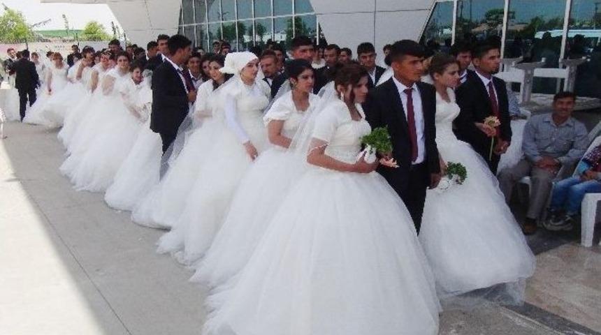 Mardin&rsquo;de Toplu Nikah T&ouml;reni Yapıldı