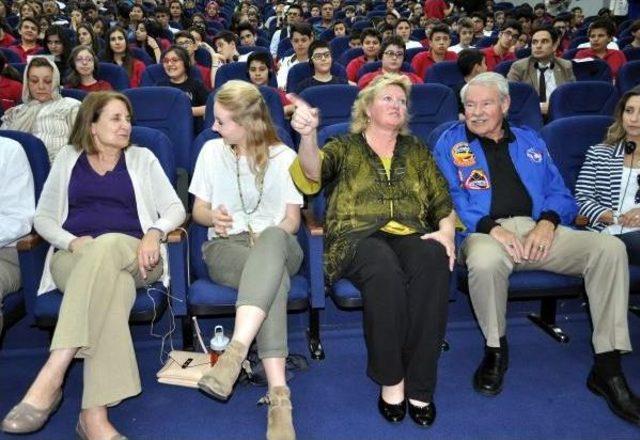 Uzay Mekiği Kaptanı Creighton: Uzayda Farklı Bir Hayat Olduğuna Inanıyorum