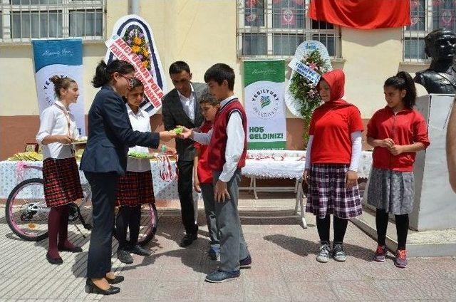 Kitap Okuma Yarışması’nda Dereceye Girenlere Ödülleri Verildi