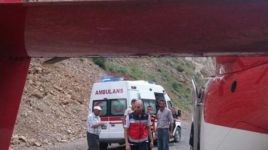 Ambulans Helikopter Karayoluna İndi