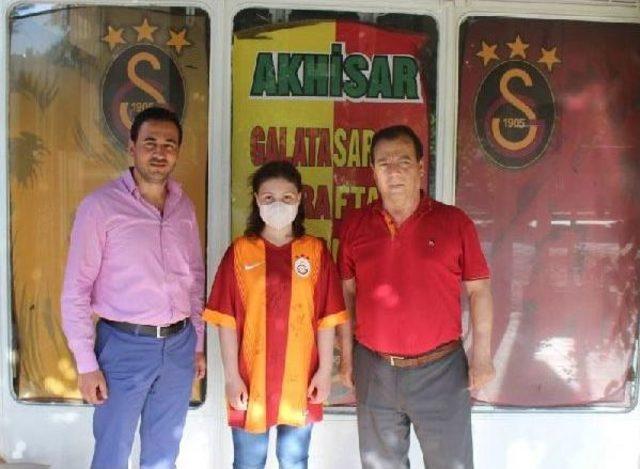 Duygu'ya, Galatasaray Forması Jesti