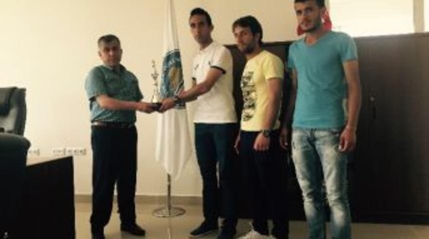 Kyk&rsquo;lı &Ouml;ğrenciler, Kupayla D&ouml;nd&uuml;