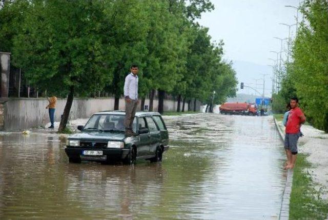 Kastamonu'da Dolu Ve Yağmur Etkili Oldu