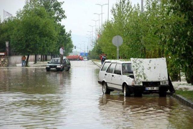 Kastamonu'da Dolu Ve Yağmur Etkili Oldu