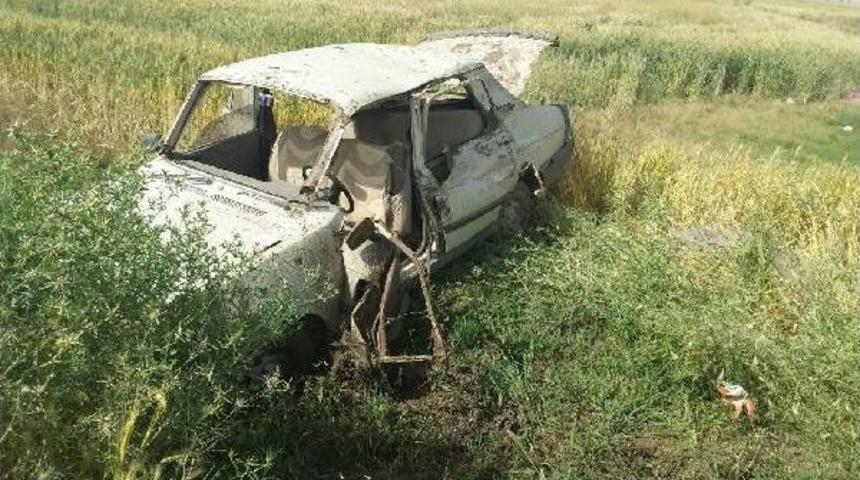 Ceylanpınar&rsquo;Da Otomobil Ile Kamyon &Ccedil;arpıştı: 4 Yaralı