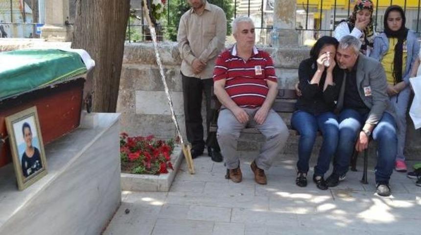 Beyin T&uuml;m&ouml;r&uuml;nden &Ouml;len Caner, G&ouml;zyaşlarıyla Toprağa Verildi