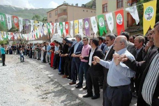 Hdp'li Botan: Çatak Kaymakamı Muhtarları Tehdit Ediyor