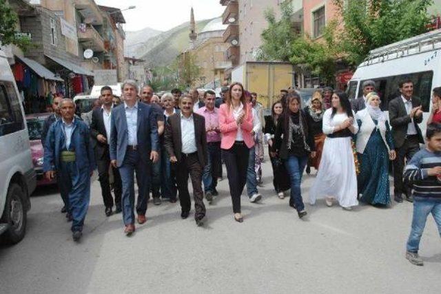 Hdp'li Botan: Çatak Kaymakamı Muhtarları Tehdit Ediyor