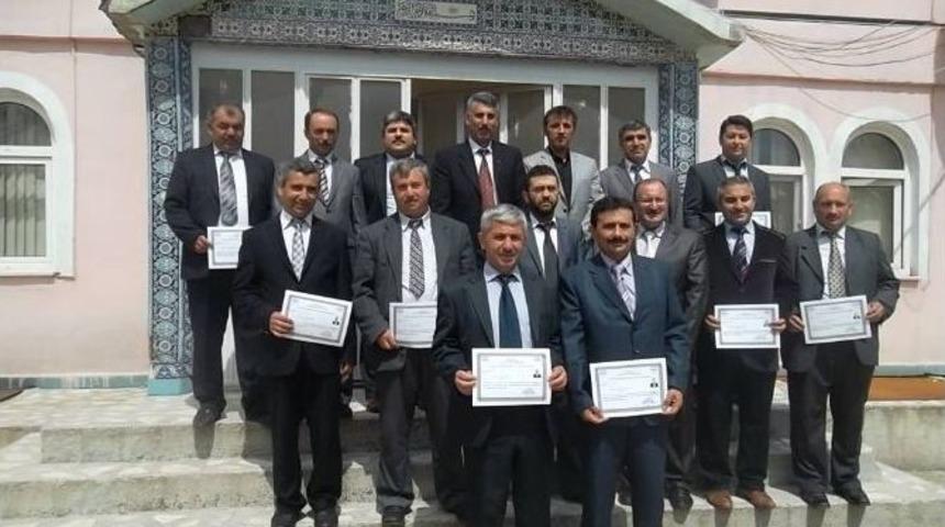 Hizmet İ&ccedil;i Eğitimi Tamamlayan İmamlara Kurs Bitirme Belgesi