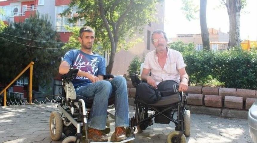 Engelli Vatandaşlar Sokakta Dolaşamıyor