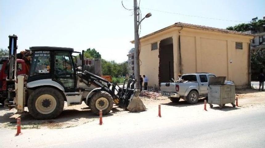 Yol Ortasında Kalan Trafolar Kaldırılıyor