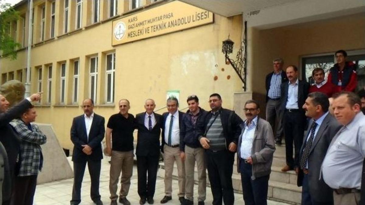 Ak Parti Milletvekili Adayı Mehmet U&ccedil;um 35 Yıl &Ouml;nce Mezun Olduğu Okulu Ziyaret Etti