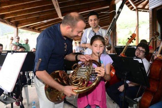 Senfoni Orkestrası, K&ouml;yde Konser Verip Enstr&uuml;manları Tanıttı 2