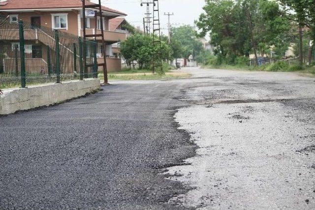 Akyazı Belediyesi Asfalt Yama &Ccedil;alışmalarını S&uuml;rd&uuml;r&uuml;yor 1