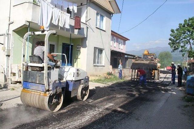 Akyazı Belediyesi Asfalt Yama &Ccedil;alışmalarını S&uuml;rd&uuml;r&uuml;yor 3