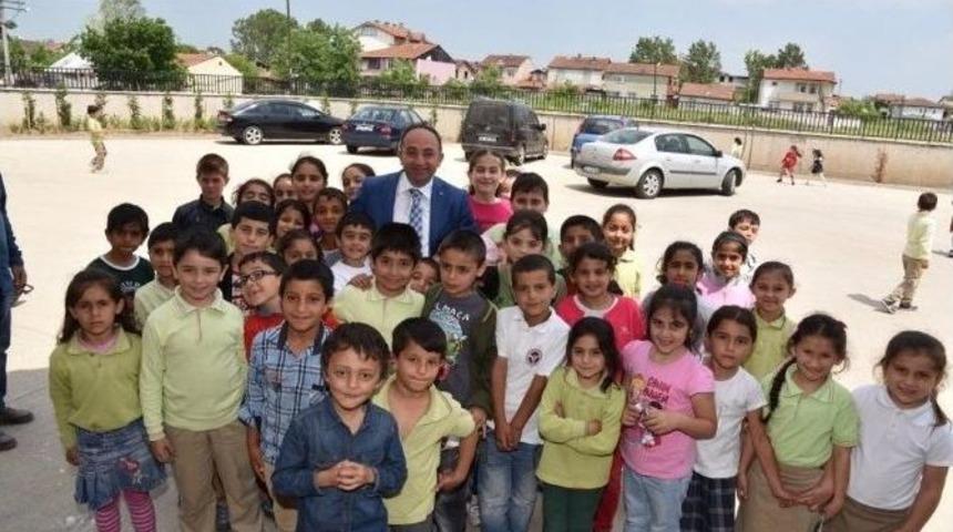 &Uuml;z&uuml;lmez Kar-mek Sergisinde