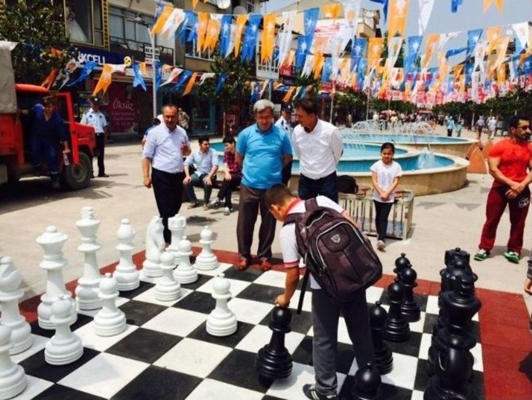 Akyazı Belediyesi&rsquo;nden &Ccedil;arşıya Satran&ccedil; Takımı