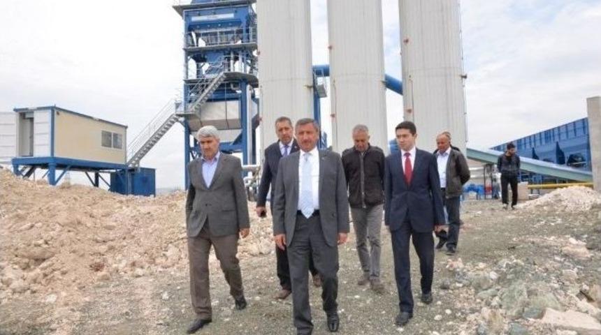 Vali Ve K&uuml;tahya İl Genel Meclisi Başkanı Asfalt Şantiyesini İnceledi