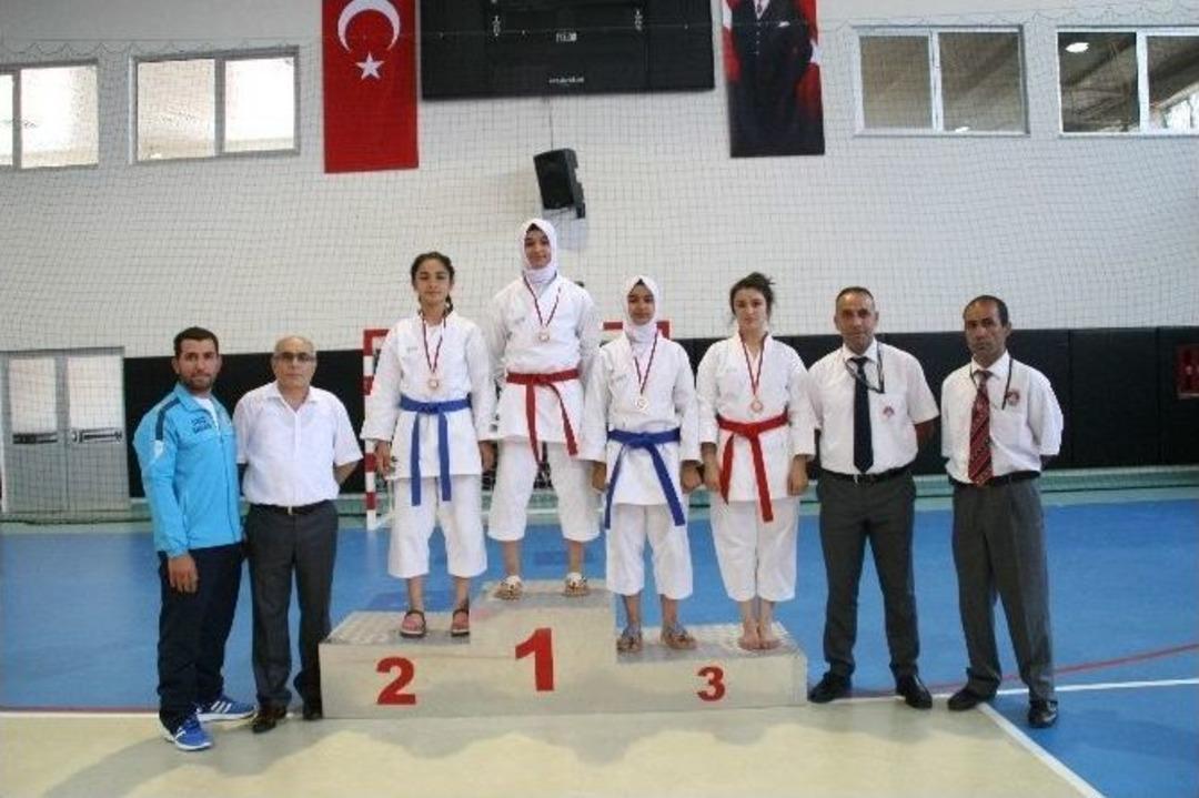 Adana&rsquo;da Gen&ccedil;lik Kupası Wushu, Muay Thai Ve Karate Karşılaşmaları