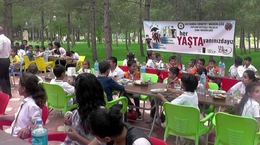 Polisler &Ouml;ğrencilerle Piknikte Buluştu
