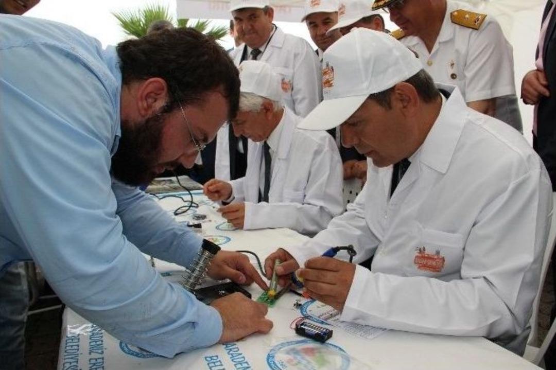 Bilim Şenliği&rsquo;ne Katılan Protokol &Uuml;yeleri Radyo Yaptı