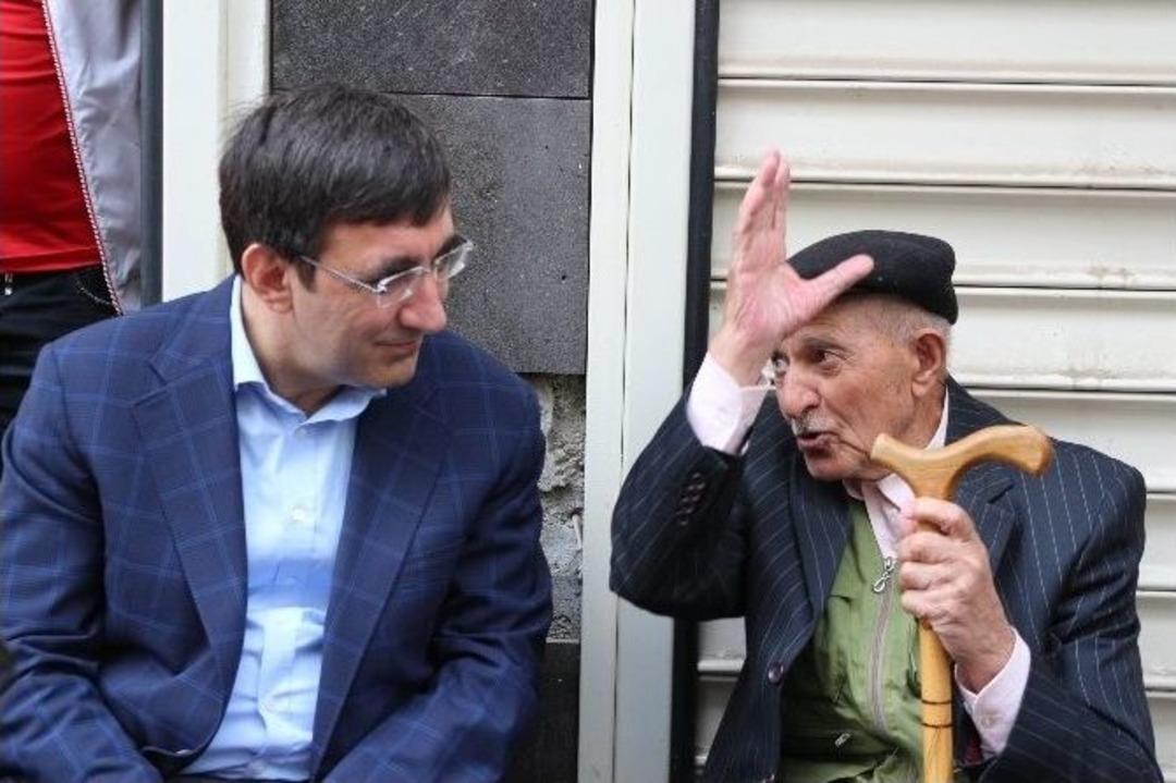 Bakan Yılmaz Suri&ccedil;i Esnafını Ziyaret Etti