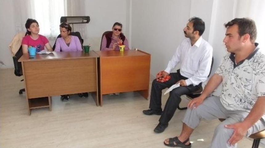 Burhaniye&rsquo;de Zihinsel Engelli Gen&ccedil;lere Tiyatro Eğitimi