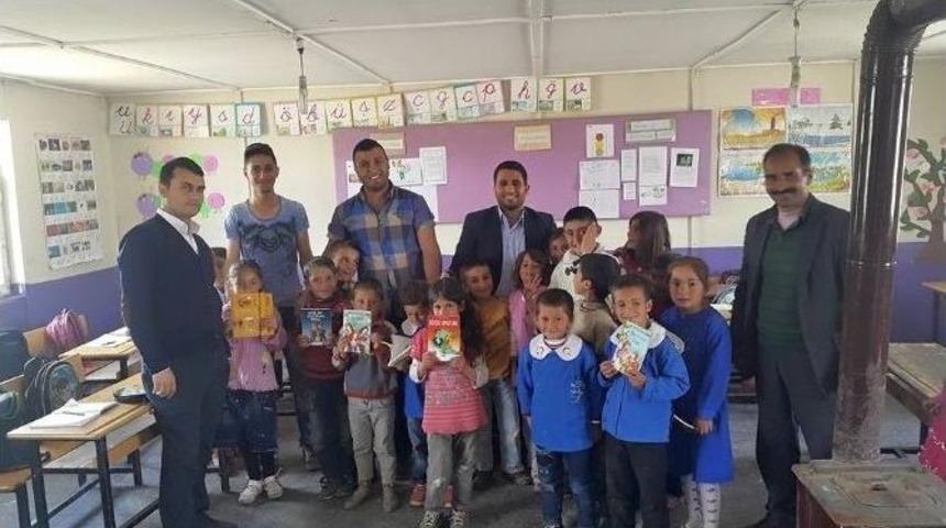 Muradiye&rsquo;de &lsquo;her K&ouml;y Okuluna Bir K&uuml;t&uuml;phane&rsquo; Projesi