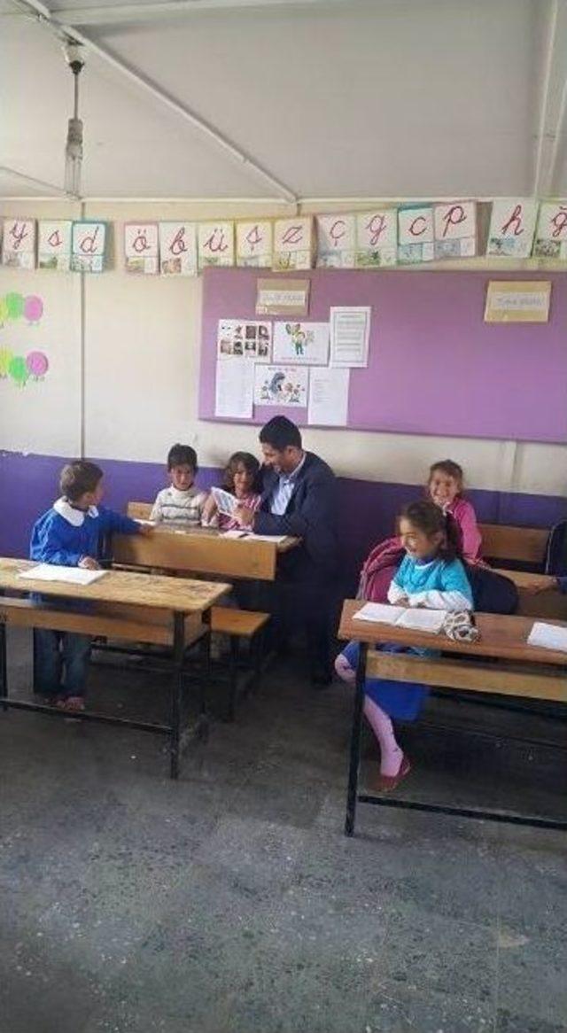 Muradiye&rsquo;de &lsquo;her K&ouml;y Okuluna Bir K&uuml;t&uuml;phane&rsquo; Projesi 1