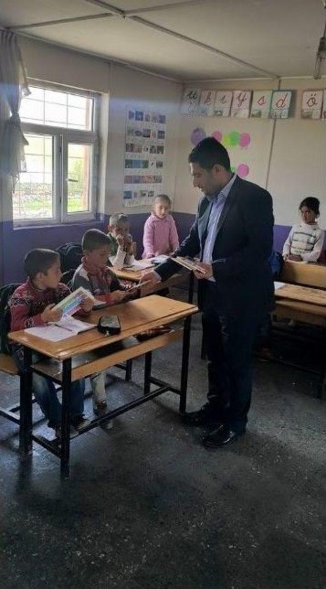 Muradiye&rsquo;de &lsquo;her K&ouml;y Okuluna Bir K&uuml;t&uuml;phane&rsquo; Projesi 2