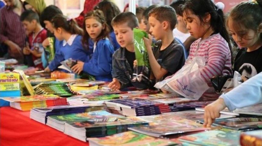 Kitap Fuarı Rekor Kırmaya Devam Ediyor