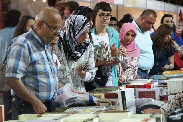 Kitap Fuarı Rekor Kırmaya Devam Ediyor 1