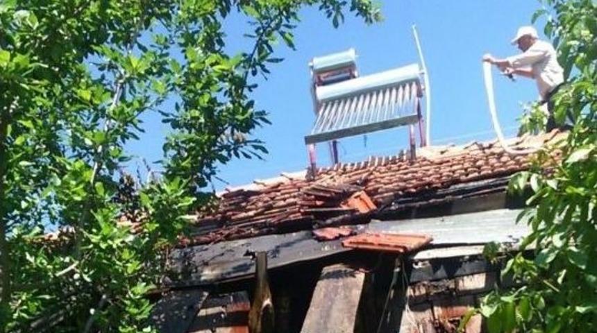 Pazarlar&rsquo;da Ev Yangını