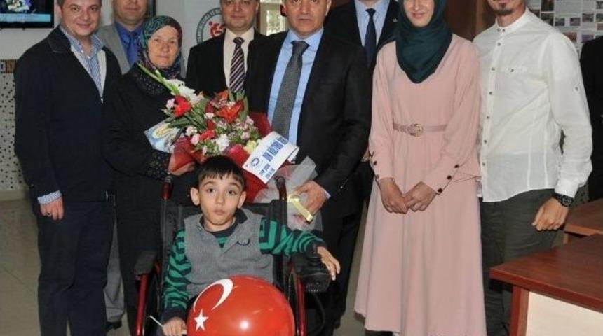 Din K&uuml;lt&uuml;r&uuml; &Ouml;ğretmenleri Grubu Afyonkarahisar&rsquo;da Bir Engelli &Ccedil;ocuğu Sevindirdi