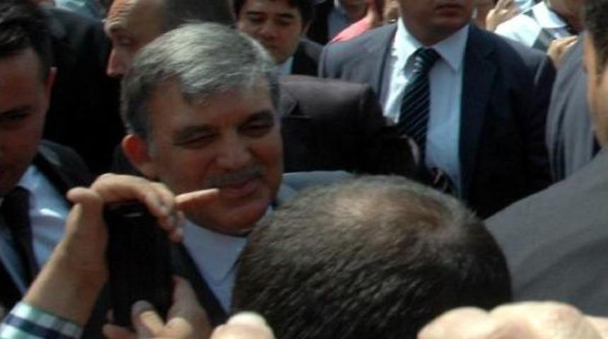 Abdullah G&uuml;l, Cuma Namazını Yeni Camii'nde Kıldı