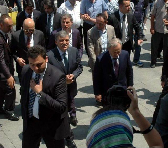 Abdullah Gül, Cuma Namazını Yeni Camii'nde Kıldı