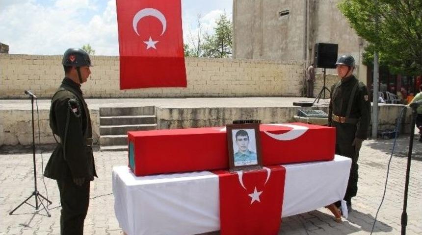 Siirt&rsquo;te İntihar Eden Jandarma Er Adnan G&uuml;nd&uuml;z Toprağa Verildi