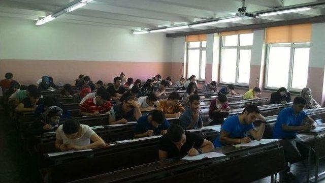 Omü-yös Sınavı 21 Ülkede 33 Merkezde Yapıldı