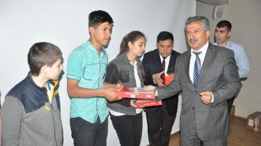 Muş&rsquo;ta &Ouml;ğrencilere Tablet Bilgisayar Dağıtıldı