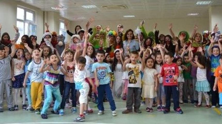 &Ccedil;ocuk Gelişimi &Ouml;ğrencilerinden Tiyatro Etkinliği